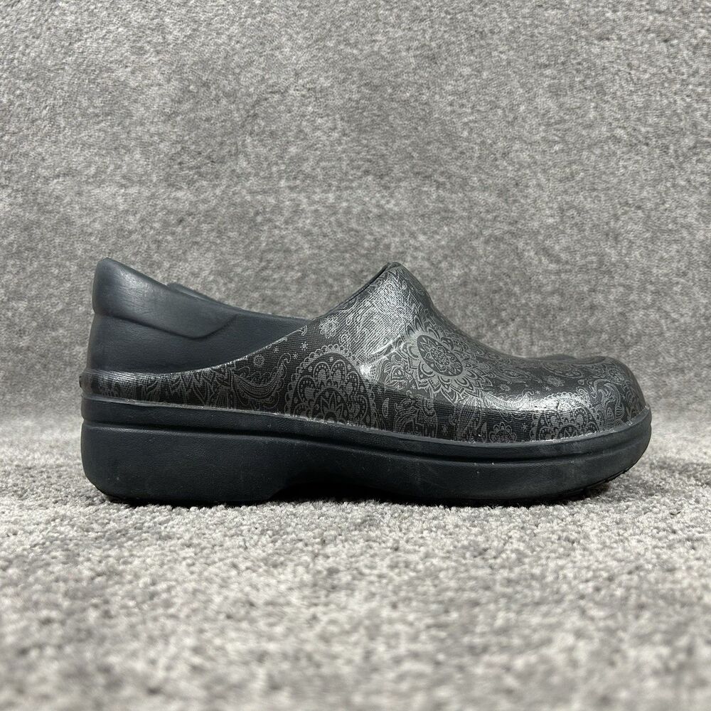 Crocs Neria Pro II 206059 Women’s Size 7 Black Paisley Slip On Work Clogs Used